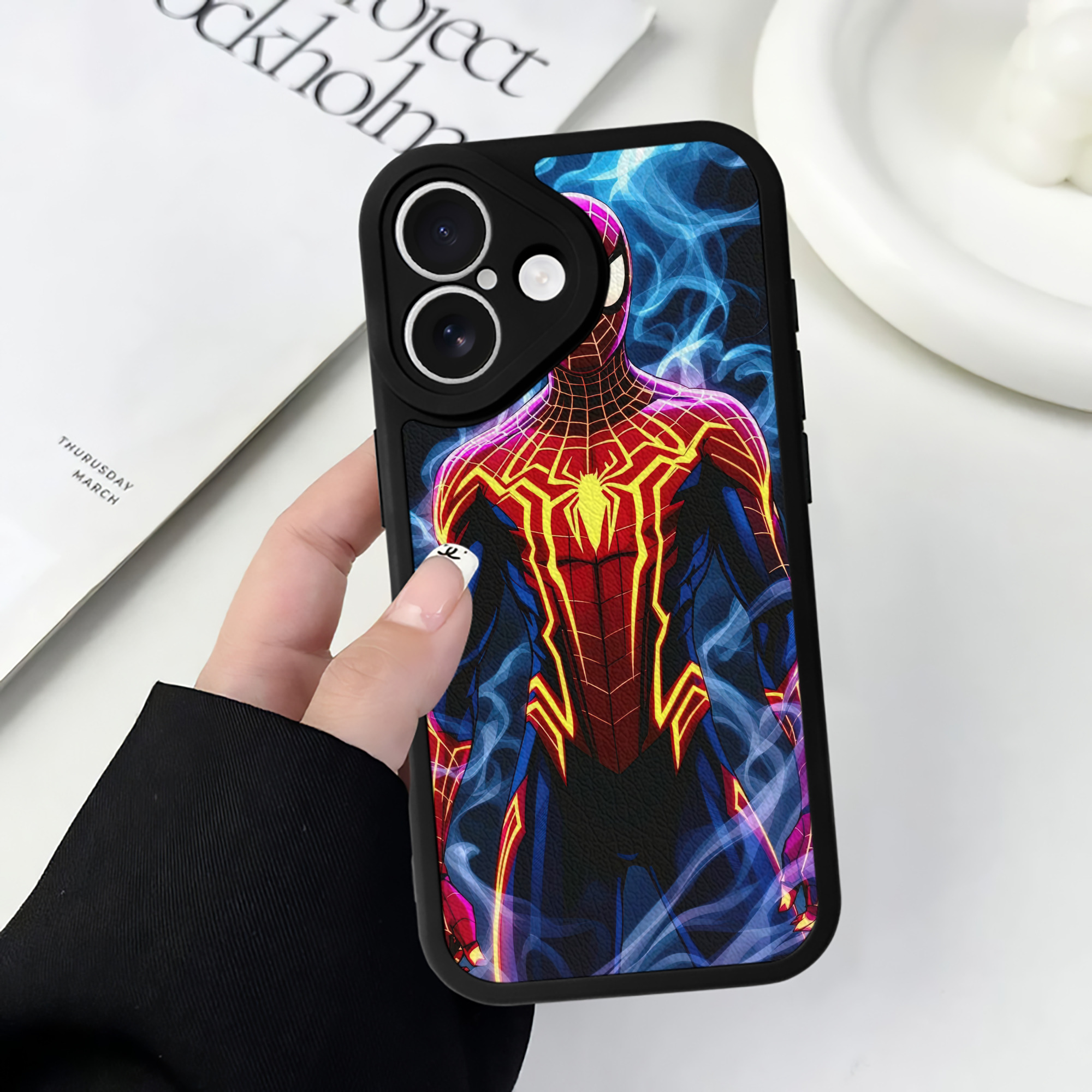 （画像用） Spider Man スパイダーマン 【iPhone 16シリーズ対応】シリコンスマホケース（レザー調） 材質：シリコン
